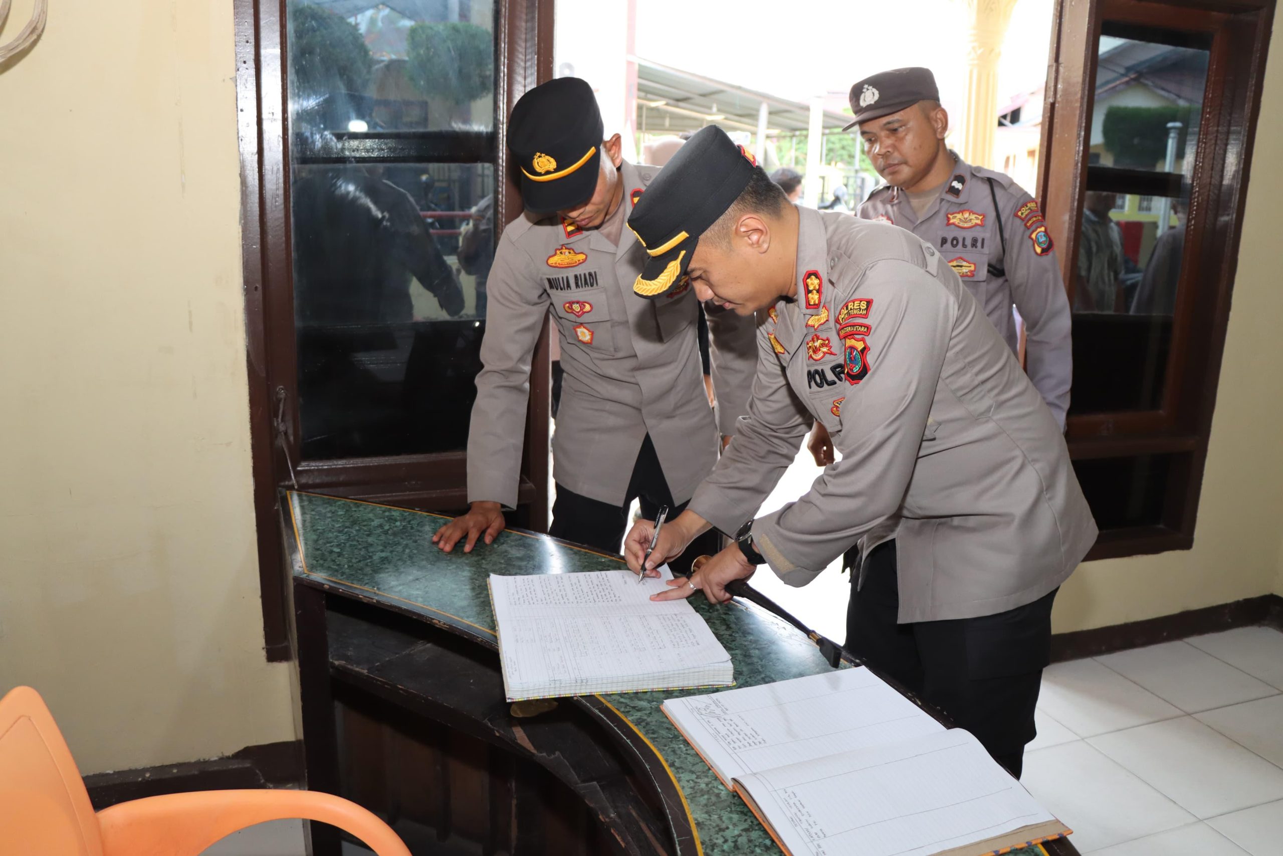 Kantor Polsek Barus, Di Tinjau Langsung Oleh Kapolres Tapanuli Tengah, Tegaskan Anggota Hindari Pelanggaran