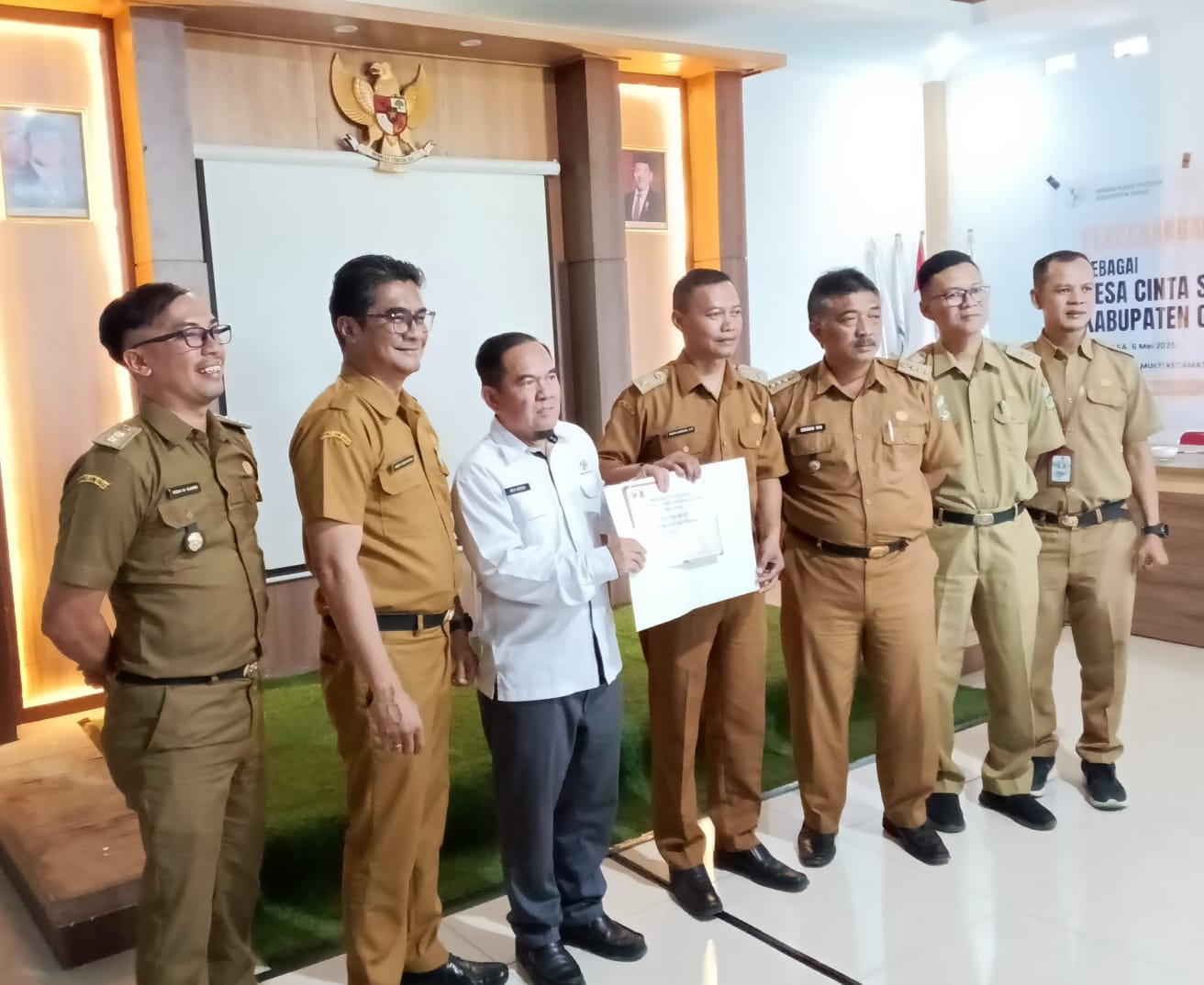 Kepala Desa Sukamukti H.Dadan Hamdani, S.IP, Raih Penghargaan Desa Cantik 2025 Mewakili Kabupaten Garut