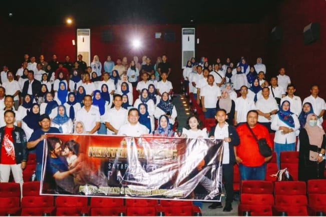 Kapolres Jombang Nobar Film Sayap-Sayap Patah 2 Bersama Perwakilan Wartawan, Netizen dan Organisasi Mahasiswa Ekstra Kampus*