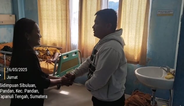 Anggota DPRD Kabupaten Tapanuli Tengah, Dari Partai Golkar Heni Sartika Simanjuntak, SH Jenguk Eliawati Di RS Pandan : Wujud Nyata Kepedulian Wakil Rakyat