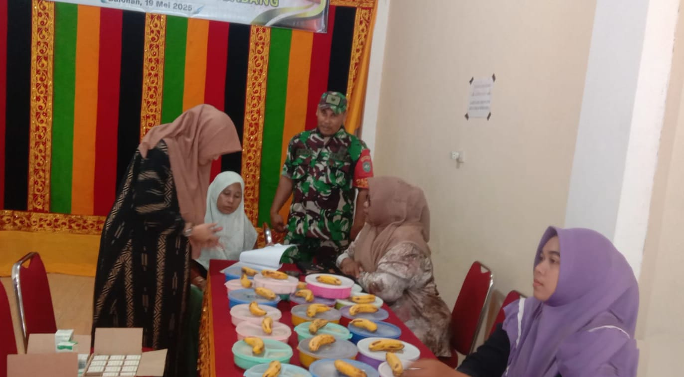 Babinsa Koramil 01/Sukajaya Dampingi Kegiatan Pemberian Makanan Tambahan bagi Anak Stunting di Gampong Balohan