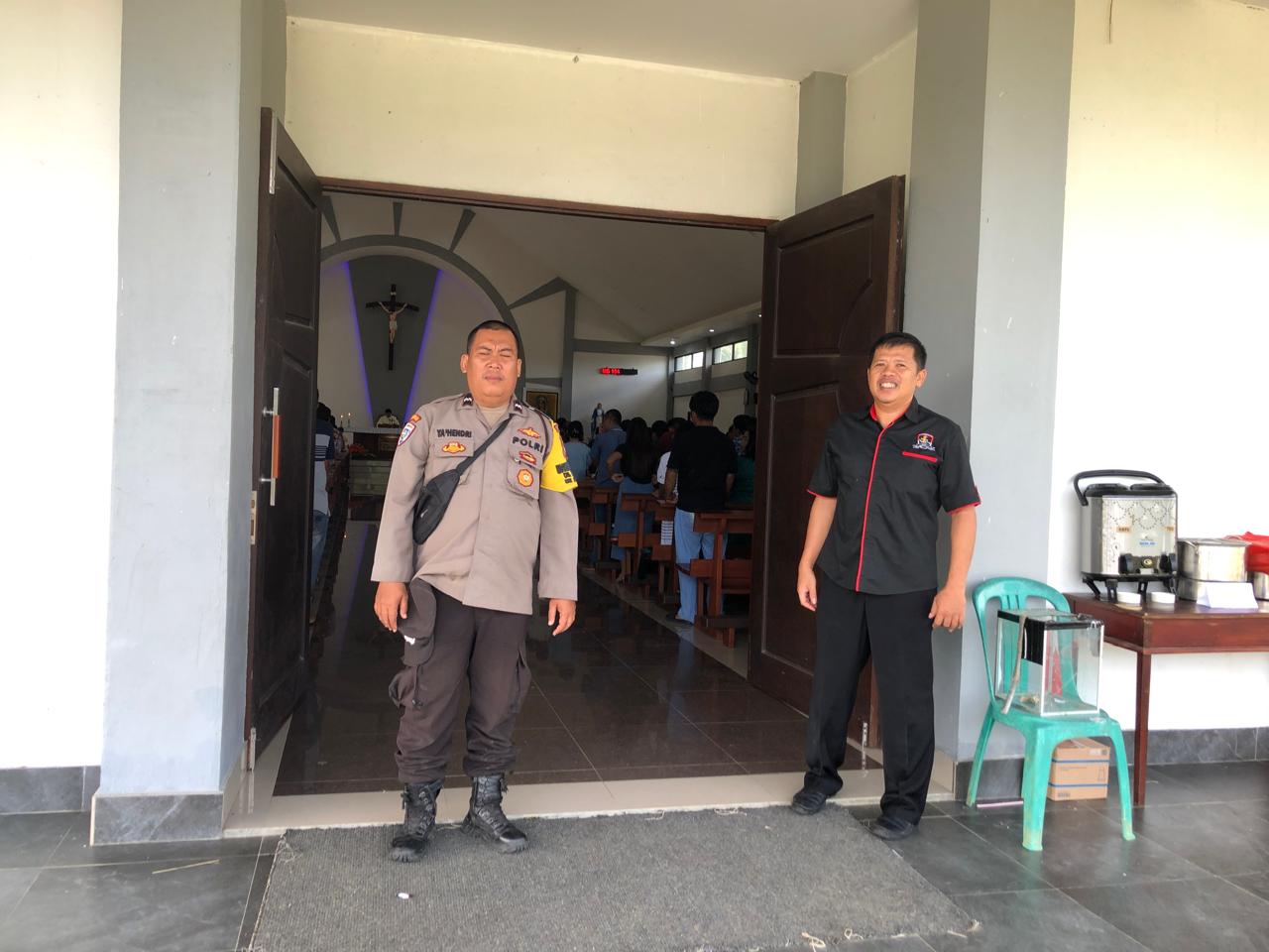 Ciptakan Rasa Aman Polsek Ngabang Laksanakan Pengamanan Ibadah Peringatan Kenaikan Isa Almasih