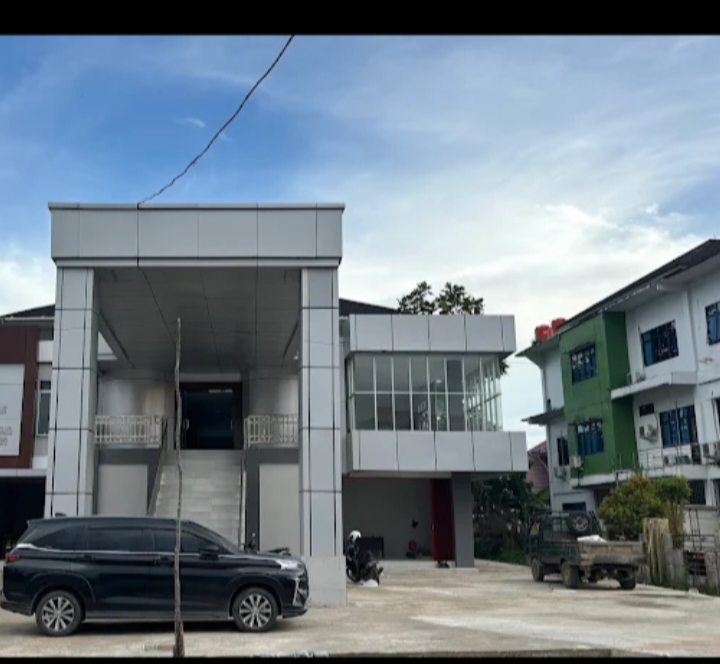 Klarifikasi pemberitaan rekan” media tentang bangunan baru Universitas Kapuas Sintang yang dikelola Dinas Perkim Kab. sintang