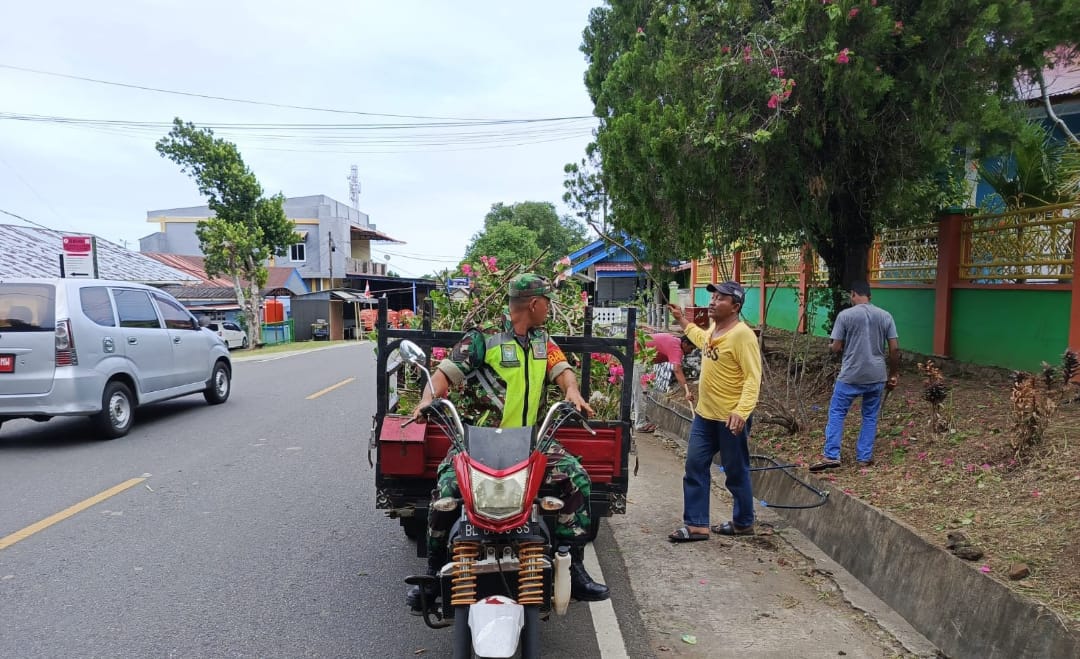 Babinsa 09 Koramil,01/Sukajaya Ajak Warga Gotong Royong Bersihkan Parit, Cegah DBD dan Bangkitkan Semangat Kebersamaan