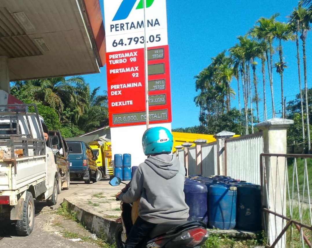 Diduga Timbun BBM Subsidi, SPBU 64.793.05 Landak Dapat Sorotan