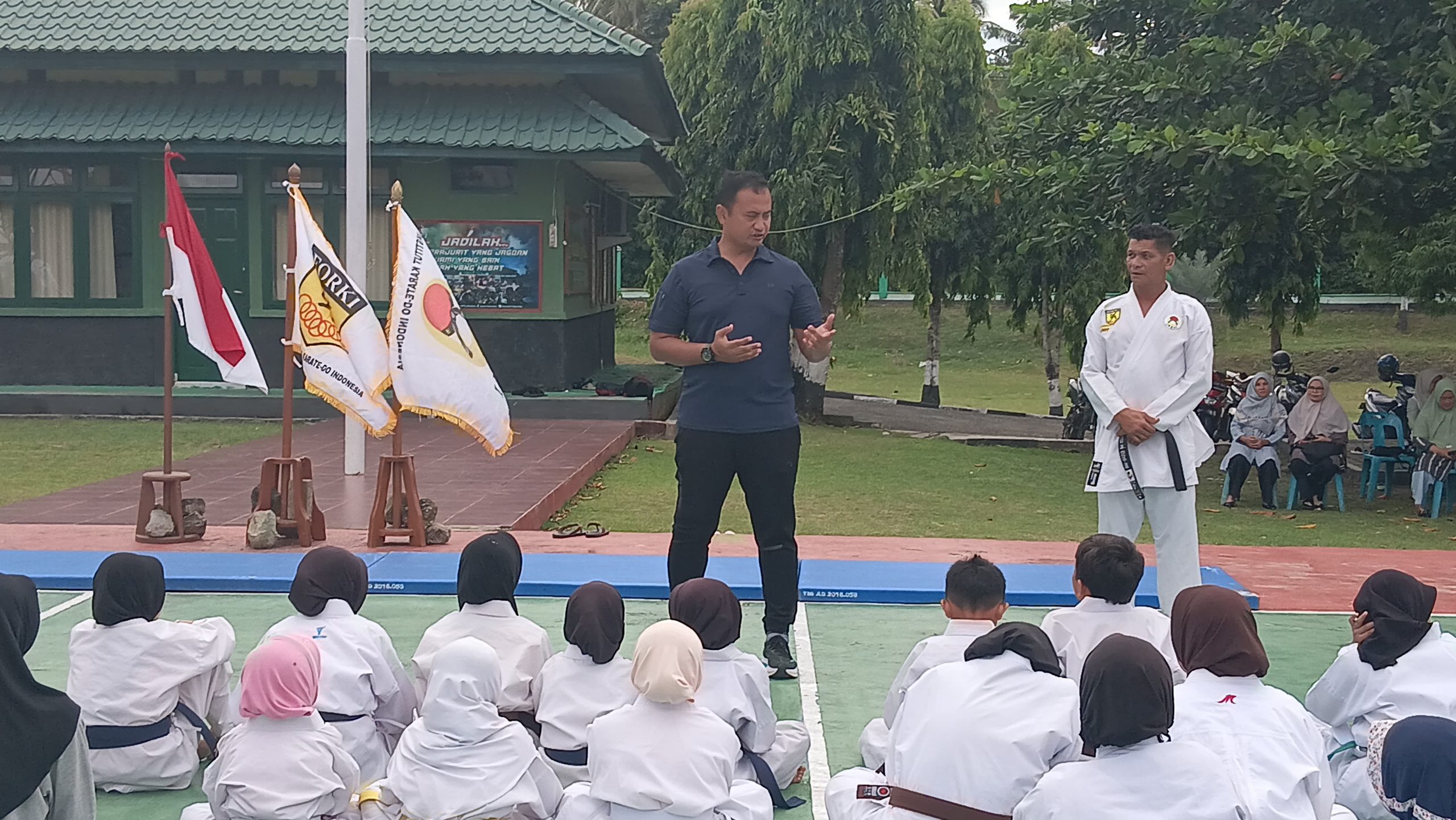 Ketua Dojo Inkai Kodim 0112/Sabang, Letkol Kav Edi Purwanto, S.I.P., Serahkan Ijazah/Sertifikat Kepada 60 Kohai yang Telah Lulus Ujian Karate Semester Ganjil 2025