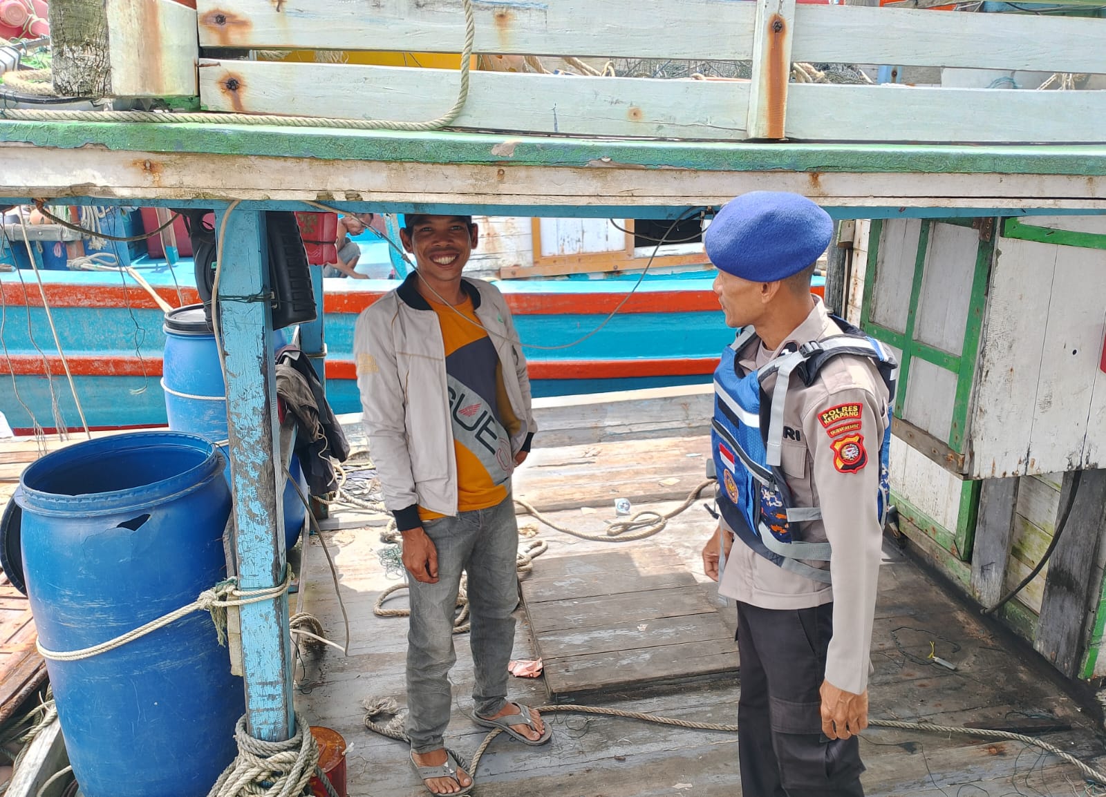 Sat Pol airud Polres Ketapang Laksanakan Patroli Rutin Dan Himbau Nelayan Untuk Waspada Cuaca