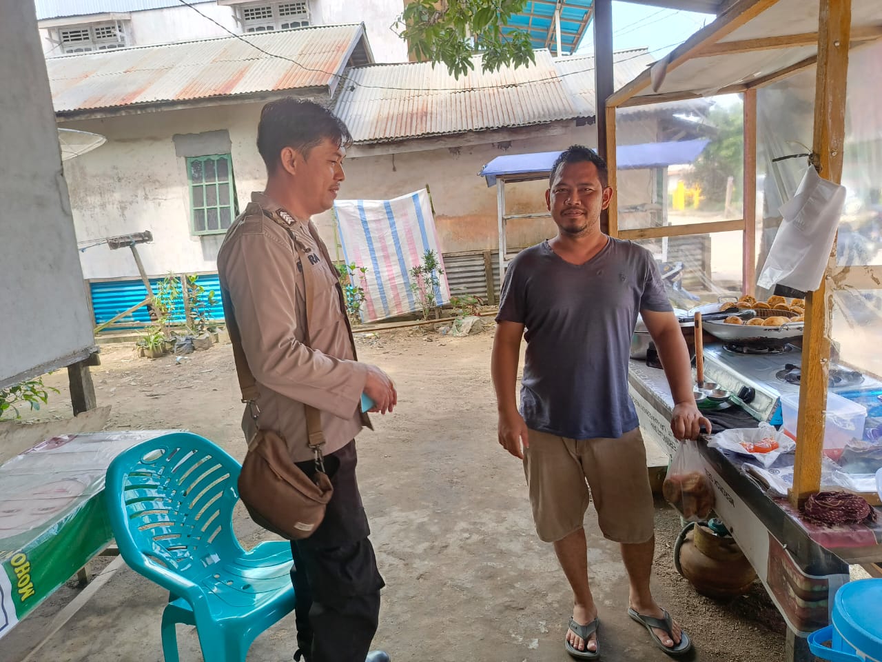 Kanit Samapta Polsek Tumbang Titi Laksanakan Patroli Rutin dan Sosialisasi Call Center 110 di Desa Belaban Tujuh