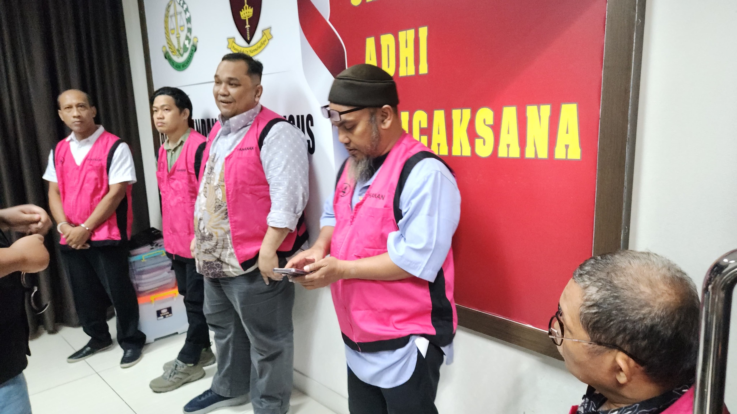 Kejati Kalbar Menetapkan 6 Orang Tersangka Kasus Korupsi Proyek Bandara Rahadi Osman Ketapang