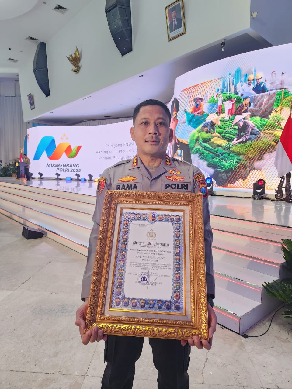 Wow…. Polresta Banyuwangi Raih Penghargaan Pelayanan Prima Kategori A dari Kapolri