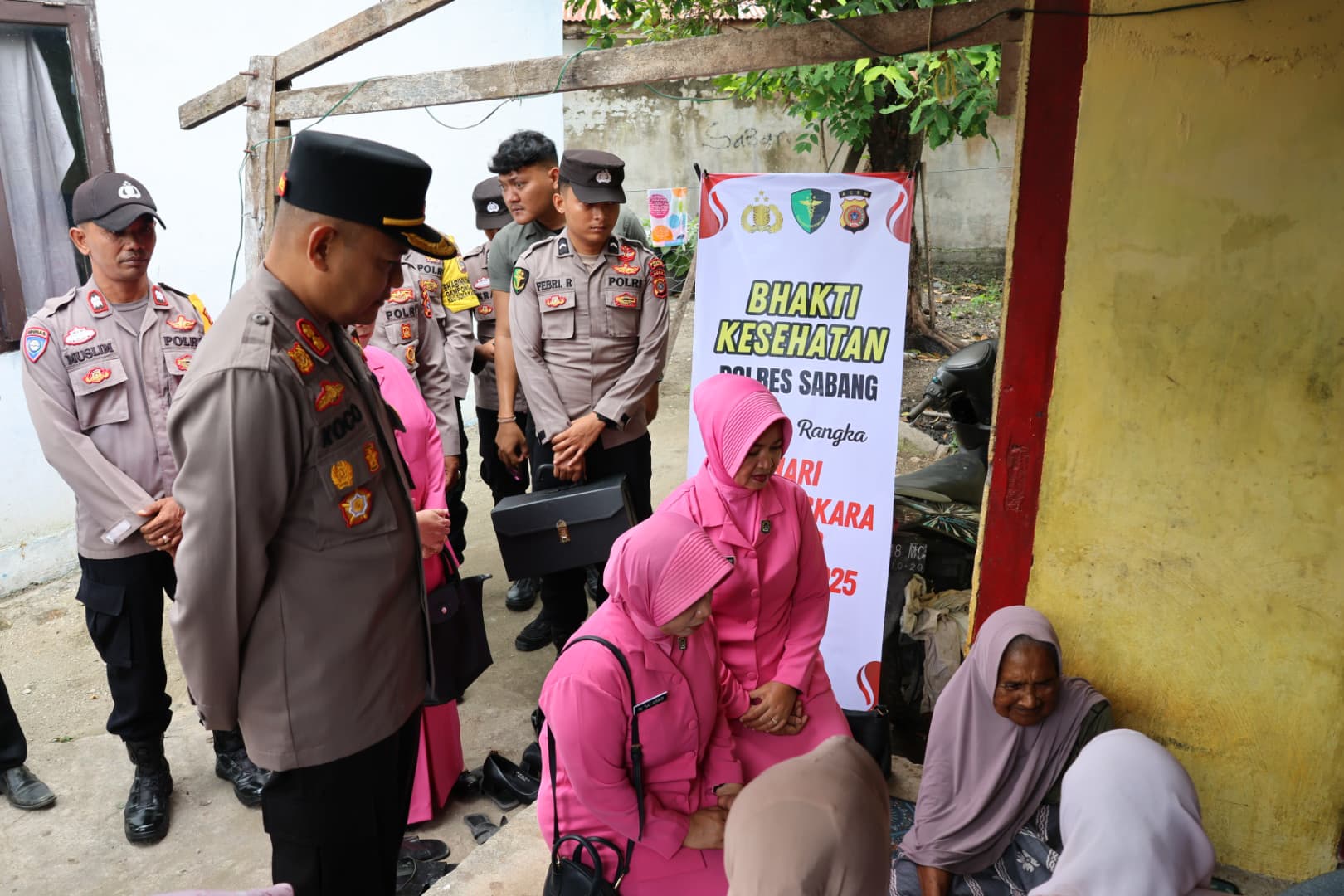 Polres Sabang Gelar Bakti Kesehatan dan Pengobatan Gratis untuk Lansia Kurang Mampu.