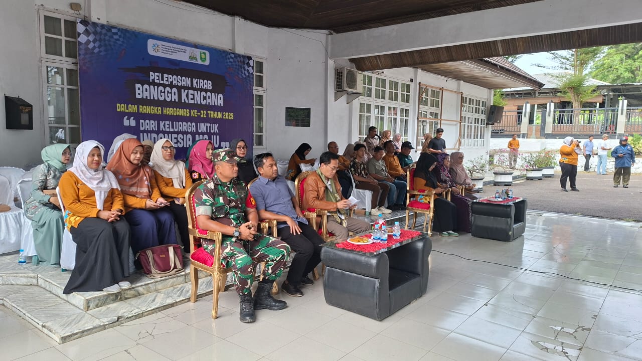 Dandim 0112/Sabang dan Babinsa Hadiri Pelepasan Kirab Bangga Kencana dalam Rangka Harganas ke-32 Tahun 2025