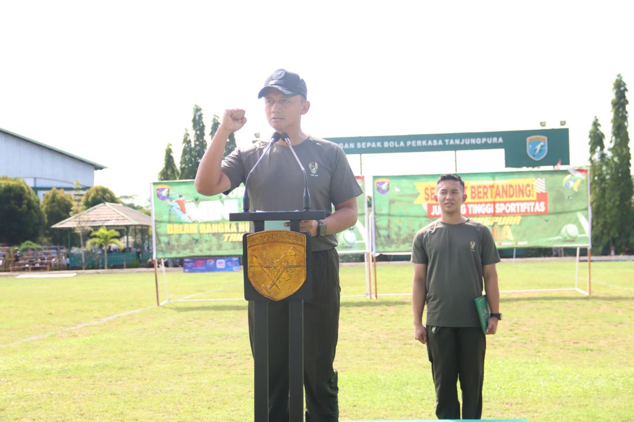 Tendangan Bola Pertama Kasdam XII/Tpr Tandai Pembukaan Lomba Mini Soccer Antar Satuan