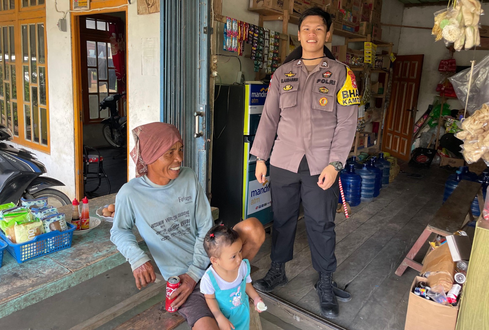 Polsek Sekayam Gelar KRYD Patroli Cipkon, Ciptakan Situasi Kamtibmas yang Aman di Akhir Pekan