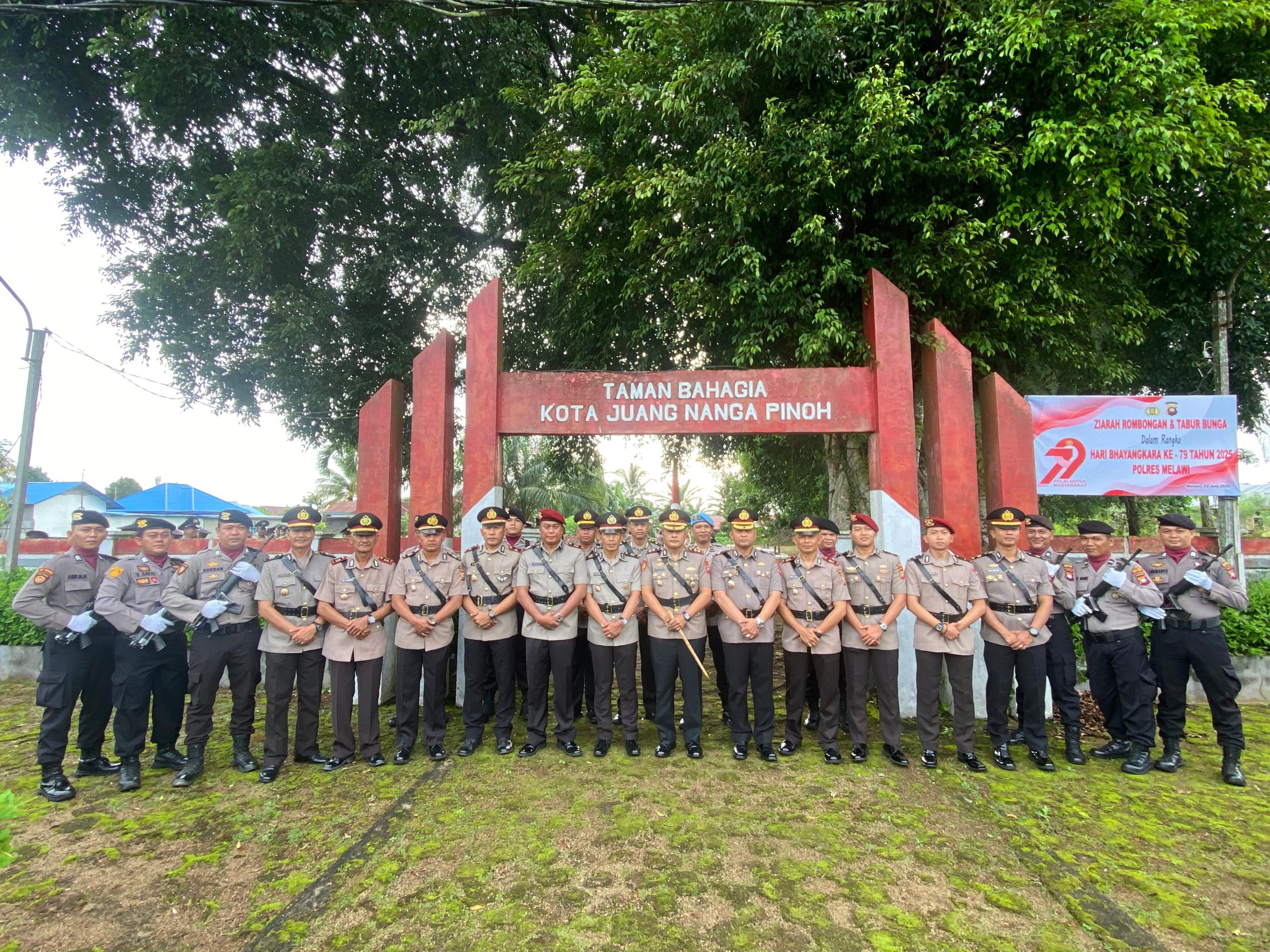 Maknai Perjuangan, Polres Melawi Ziarah di Taman Makam Bahagia