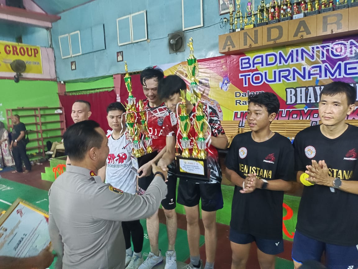 Kapolresta Pontianak Hadiri Final dan Tutup Turnamen Badminton Kapolresta Cup dalam Rangka Hari Bhayangkara ke-79