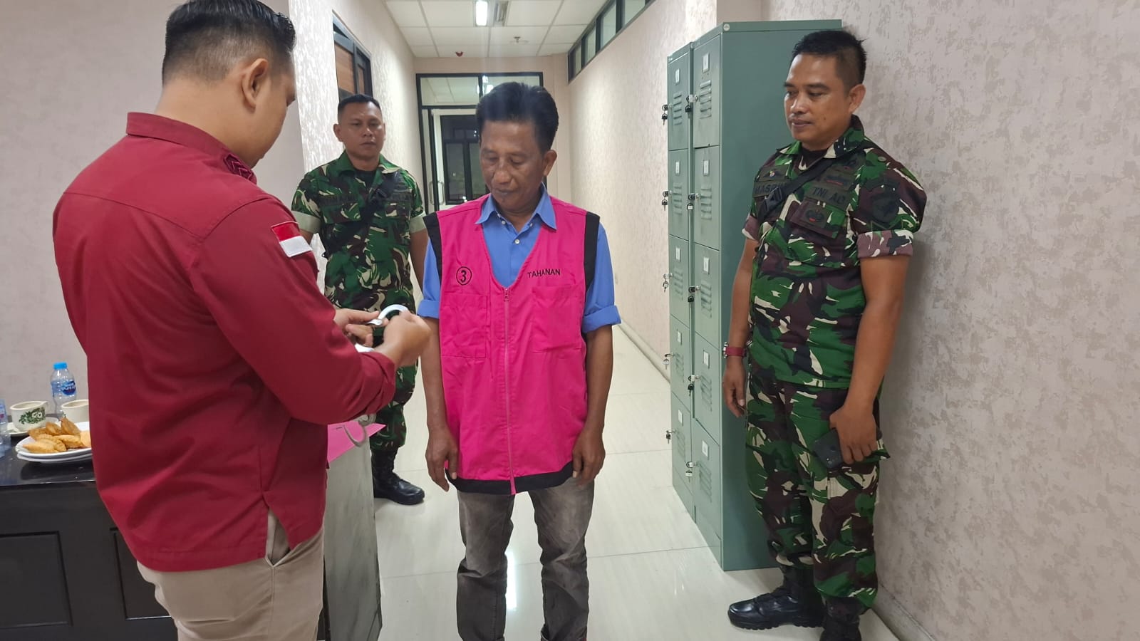 Penahanan Tersangka Baru Perkara Tindak Pidana Korupsi Bandara Udara Rahadi Oesman