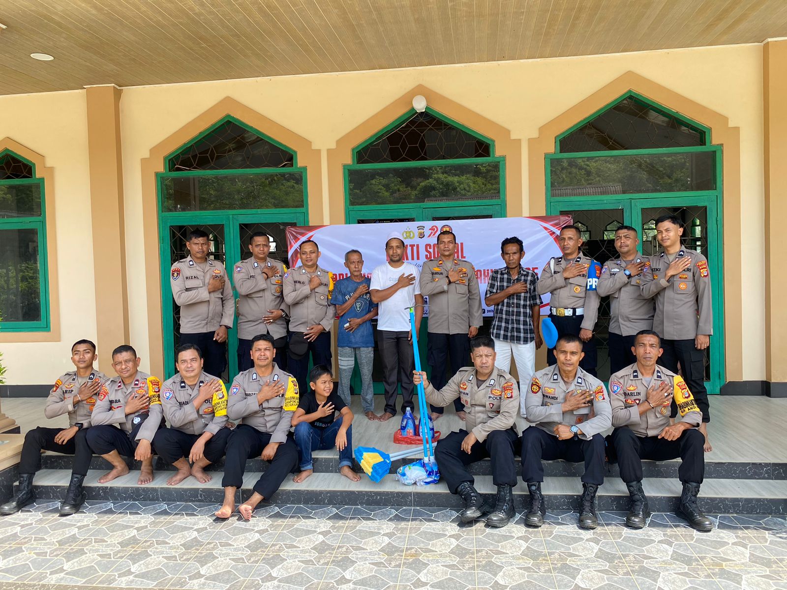 Bhakti Sosial Religi di Masjid Babul Muttaqin, Peringati Hari Bhayangkara ke-79