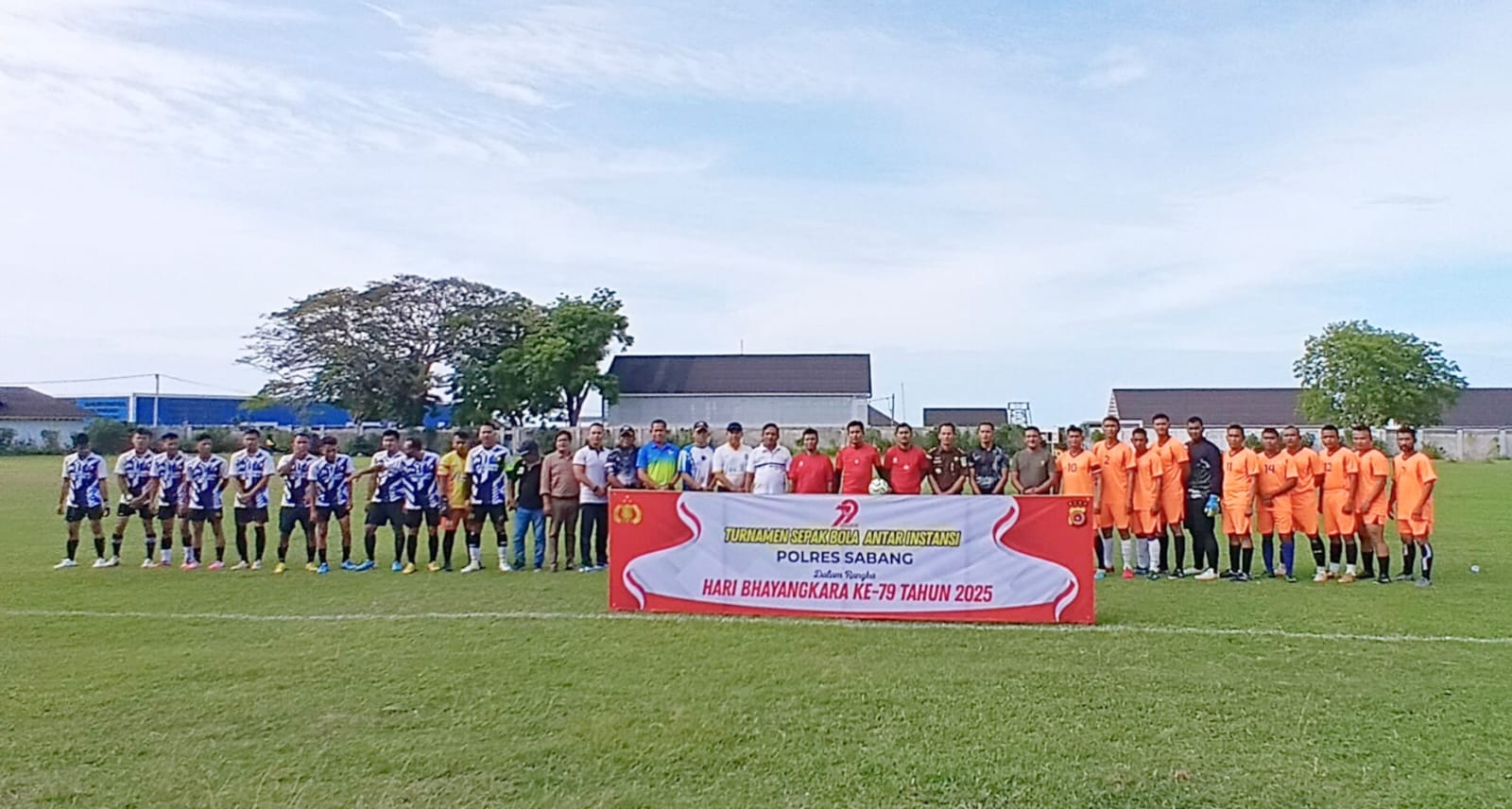 Kodim 0112/Sabang Raih Juara Tiga Turnamen Sepakbola Antar Instansi Pada HUT Bhayangkara ke-79 Kota Sabang
