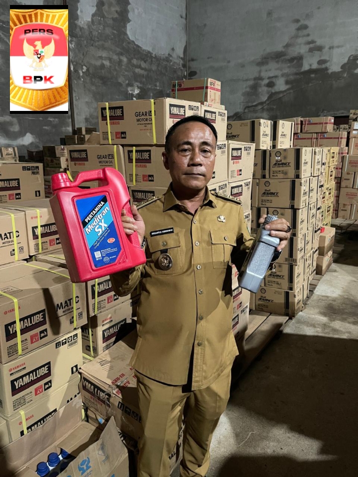 Wagub Kalbar Krisantus Sidak Gudang Oli Palsu di Kubu Raya, Minta Semua Pelaku dan Bekingnya Ditindak Tegas