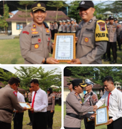 POLRI berikan apresiasi penghargaan piagam pada polisi teladan dalam pelayanan ke masyarakat, di acara HUT POLRI ke 79