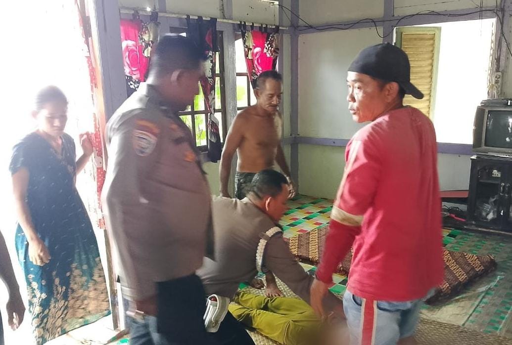 Polisi Bantu Evakuasi Korban Tenggelam di Sungai Sekadau, Nanga Taman