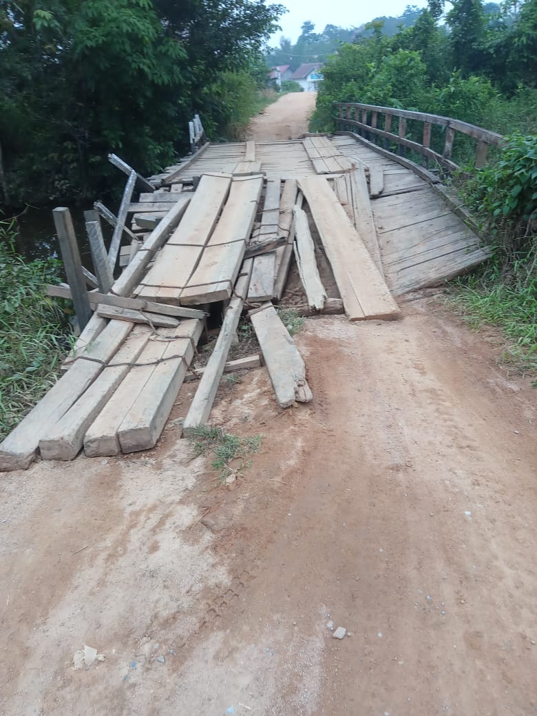 Jembatan Sungai Libau nyaris Ambruk, Warga desak Pemkab untuk segera dilakukan Perbaikan