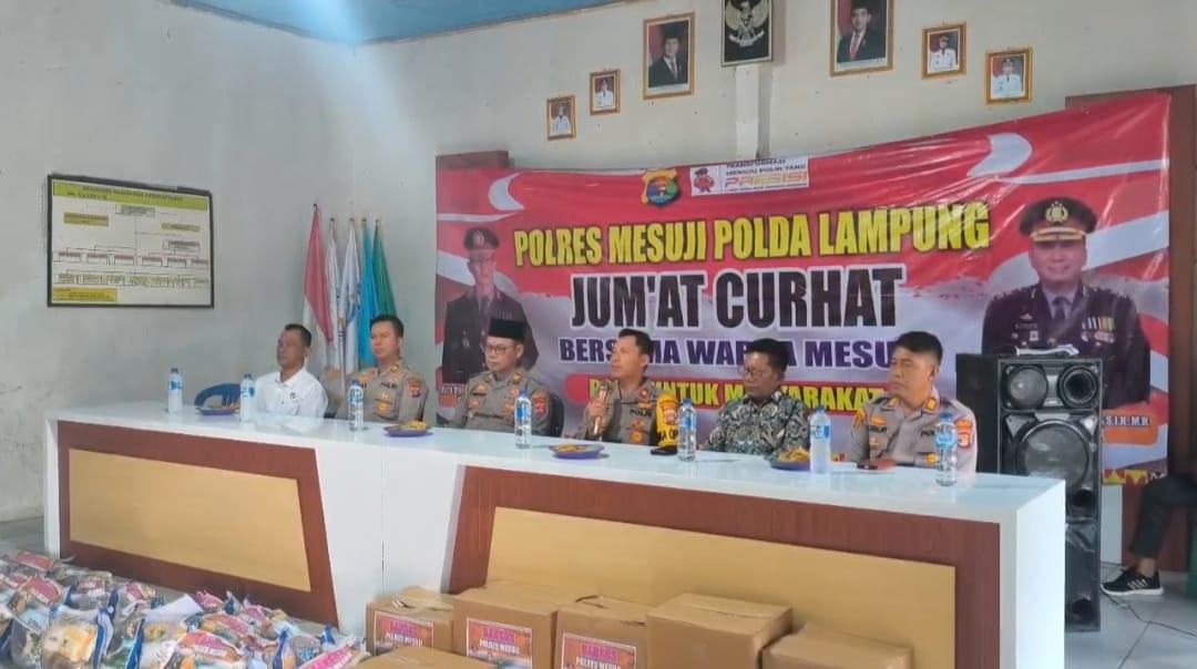 Polres Mesuji Gelar Jumat Curhat dan Bakti Sosial di Desa.