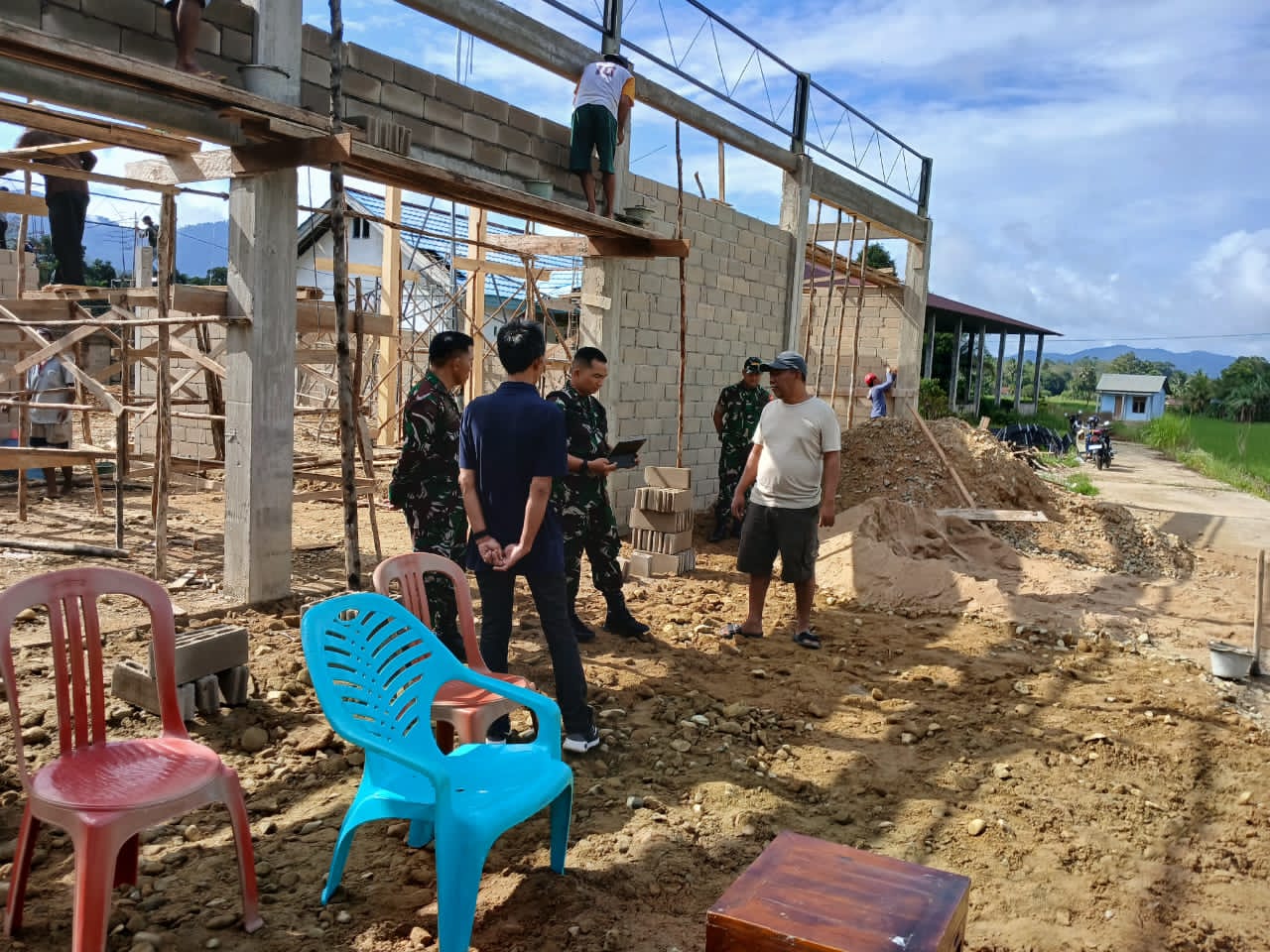 Dandim 1209/Bengkayang Lakukan Monitoring Langsung Pembangunan Koperasi Desa Kelurahan Merah Putih