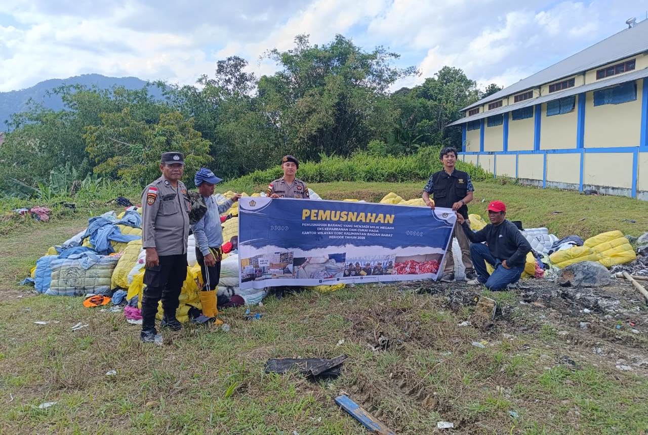 Sinergi Polri dan Bea Cukai, Polsek Entikong Amankan Pemusnahan BMN