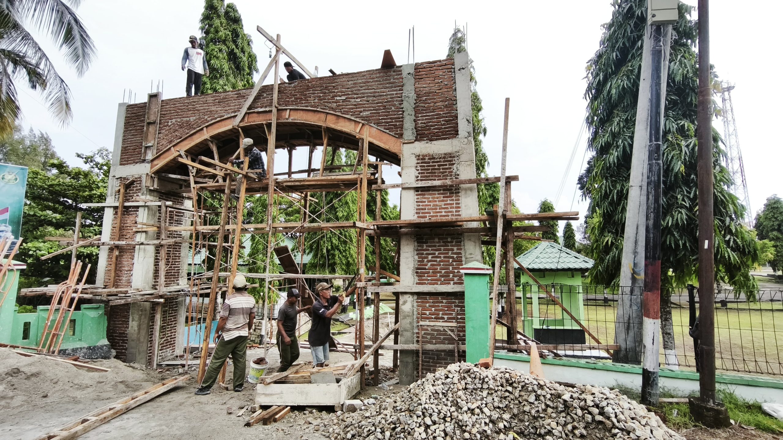 Tingkatkan Estetika Markas, Kodim 0112/Sabang Perbarui Gapura Pintu Utama