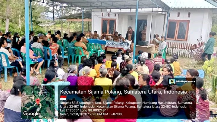 Pemkab Humbang Hasundutan Serahkan Bantuan Sembako kepada Masyarakat Terdampak Bencana di Kecamatan Sijamapolang