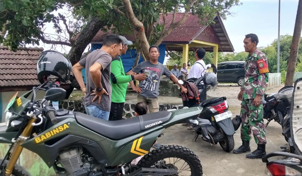 Babinsa Koramil 01/Sukajaya Laksanakan Komsos dengan Warga Binaan di Gampong Berawang