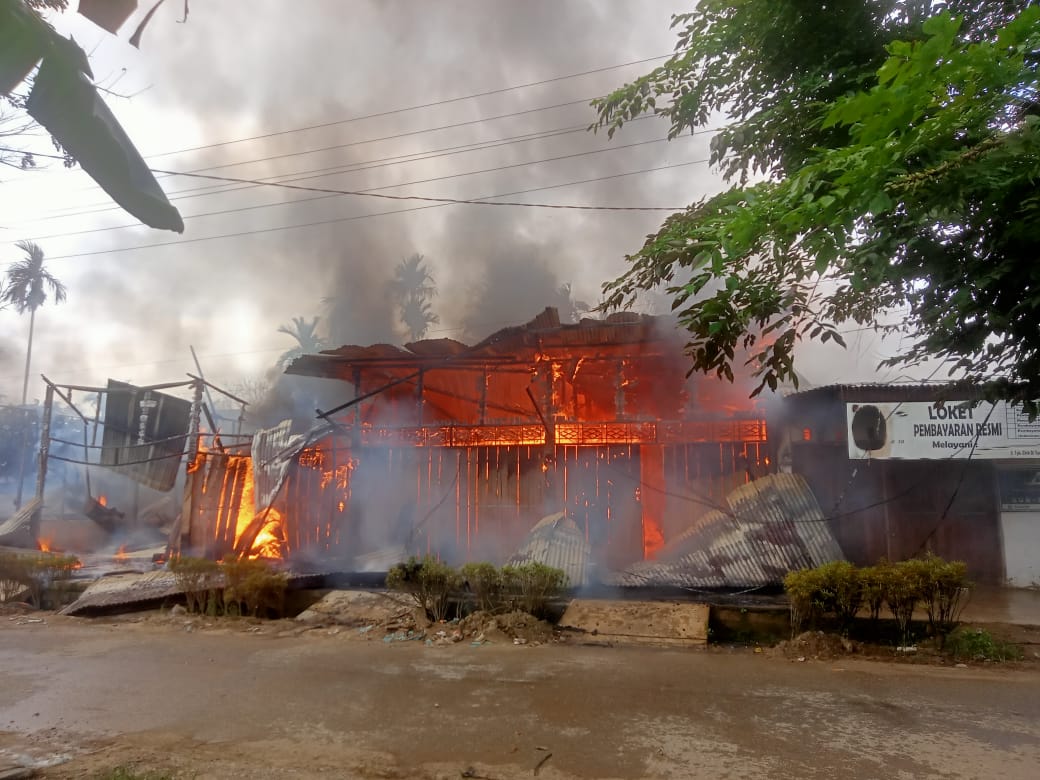 Enam Pintu Ruko di Tanah Jambo Aye Terbakar, Kerugian Capai Ratusan Juta