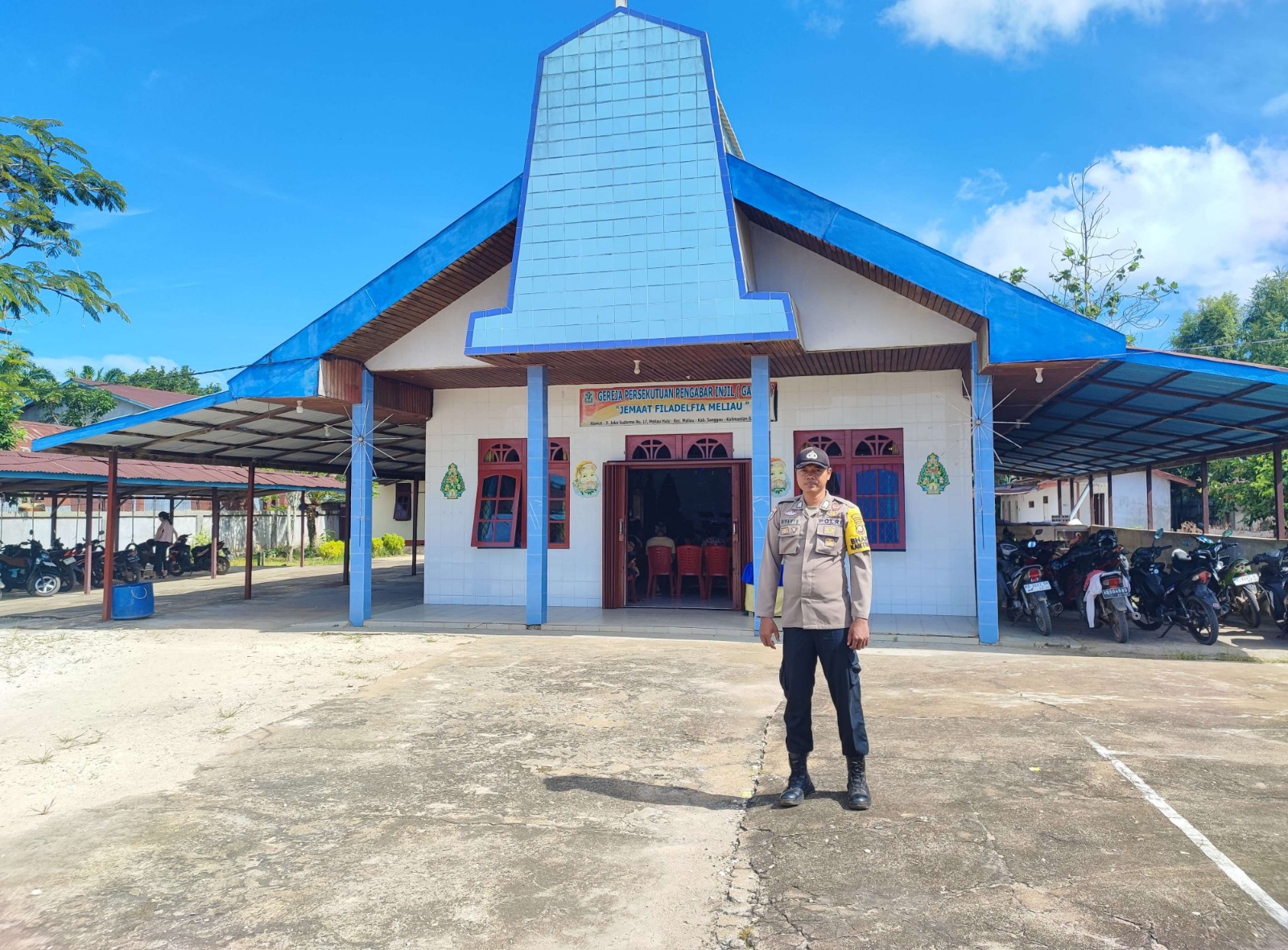 Polsek Meliau Pastikan Ibadah Minggu Berjalan Aman dan Kondusif