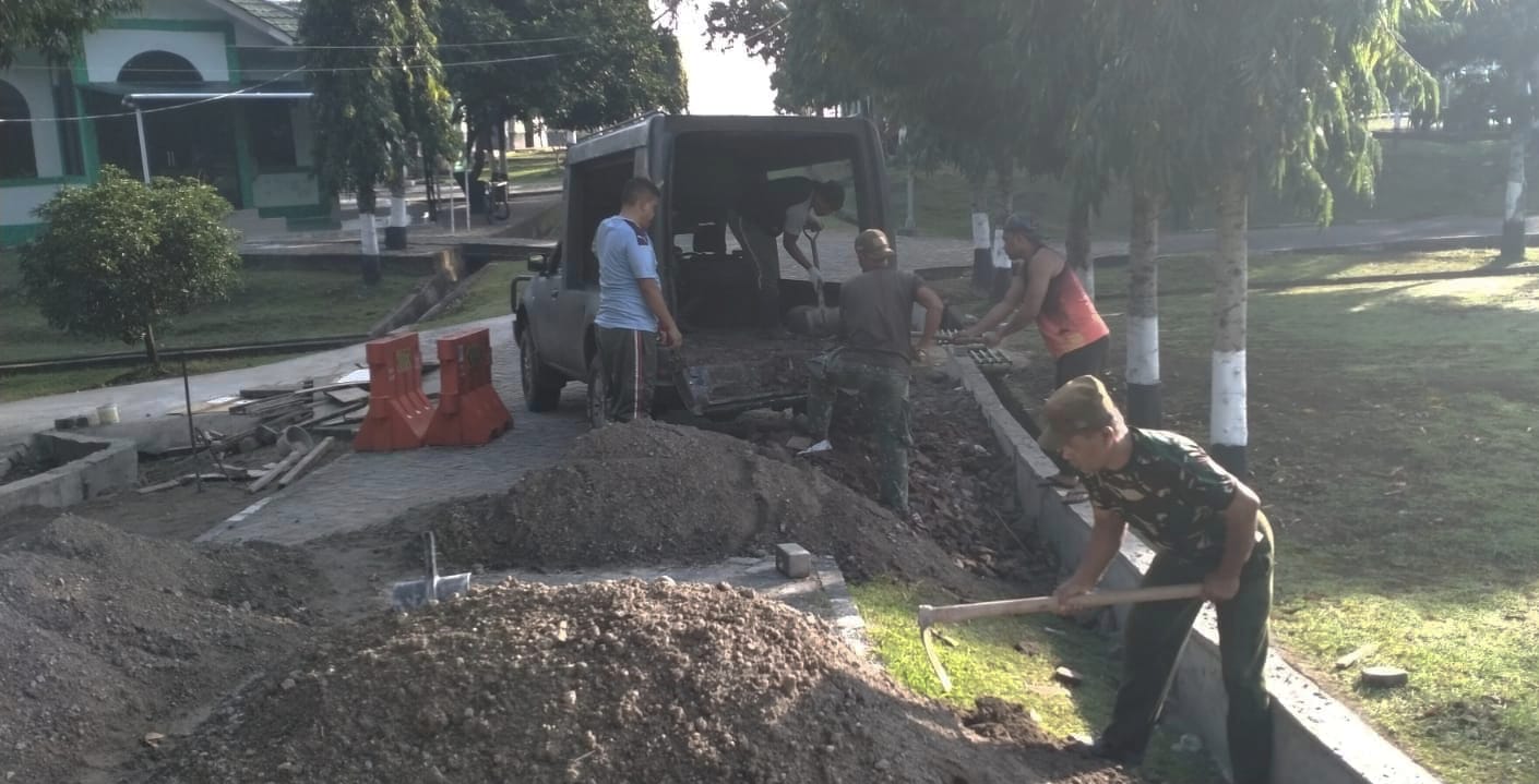 Gotong Royong Perkuat Soliditas, Kodim 0112/Sabang Benahi Akses Jalan Utama Makodim