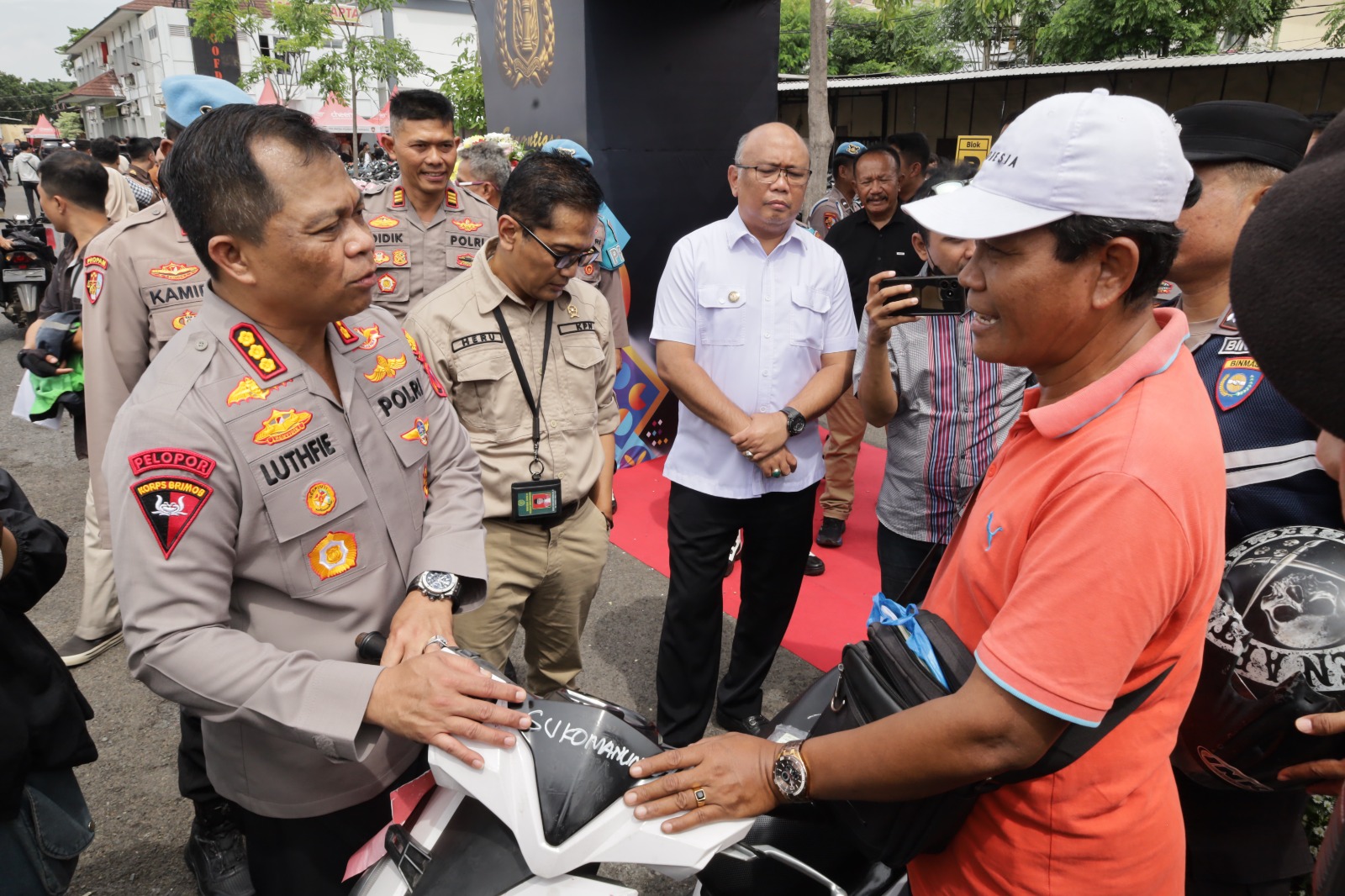 Bazar Ranmor Polrestabes Surabaya Bikin Senyum Sumringah Korban Curanmor*