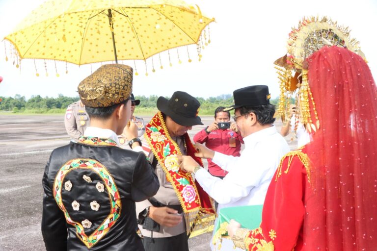 Kapolda Aceh Kunjungi Aceh Singkil Pasca Bencana Banjir
