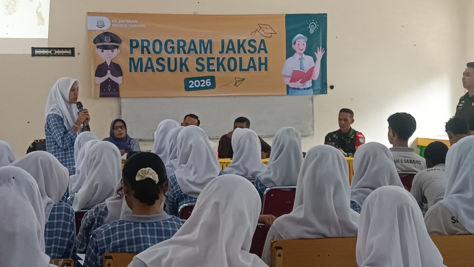 Babinsa Aneuk Laot Dampingi Program Jaksa Masuk Sekolah, Edukasi Pelajar tentang Bahaya Bullying