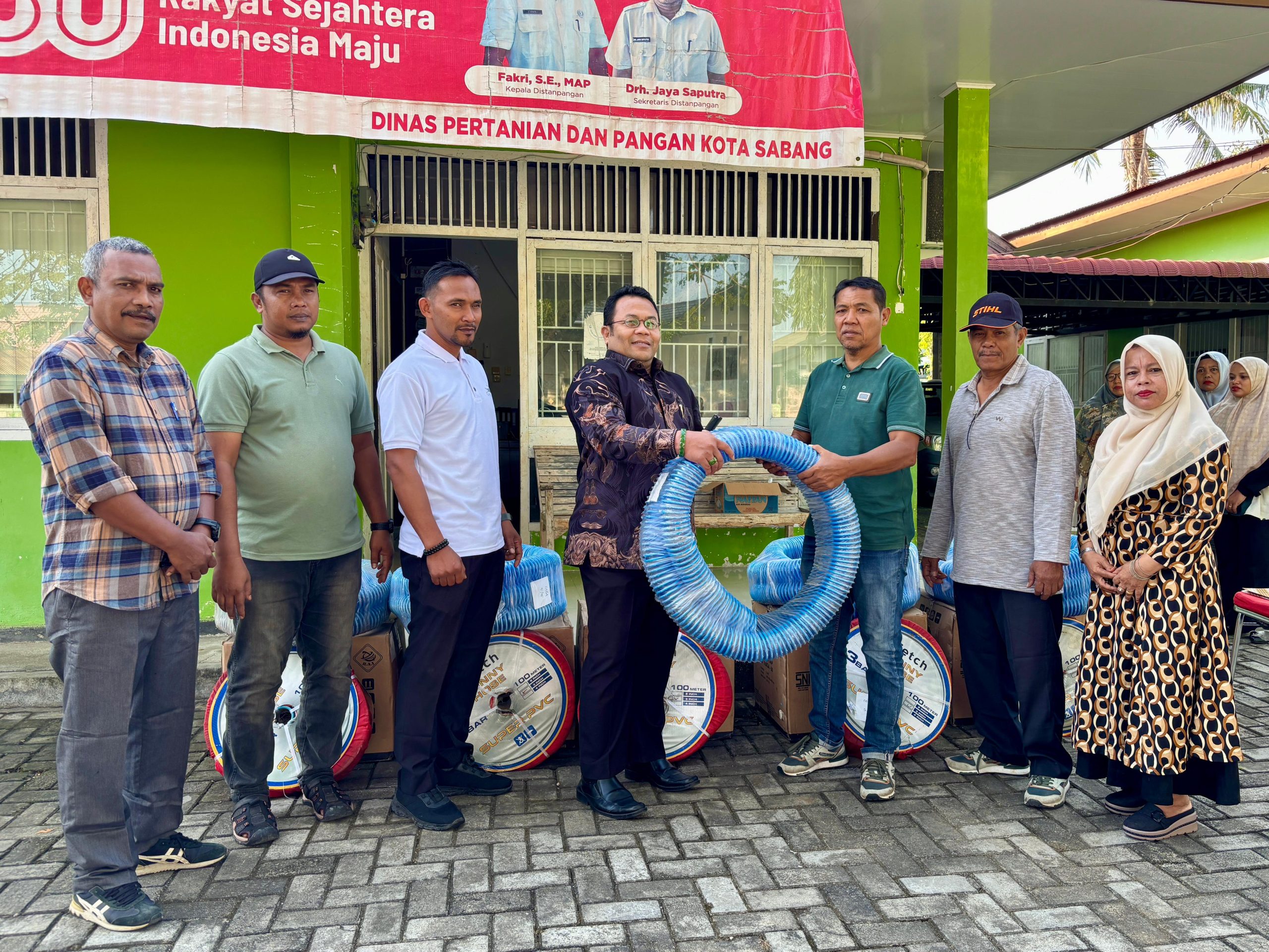 Wali kota Sabang Berikan Bantuan Berupa Pompa Air Kepada Petani Sabang