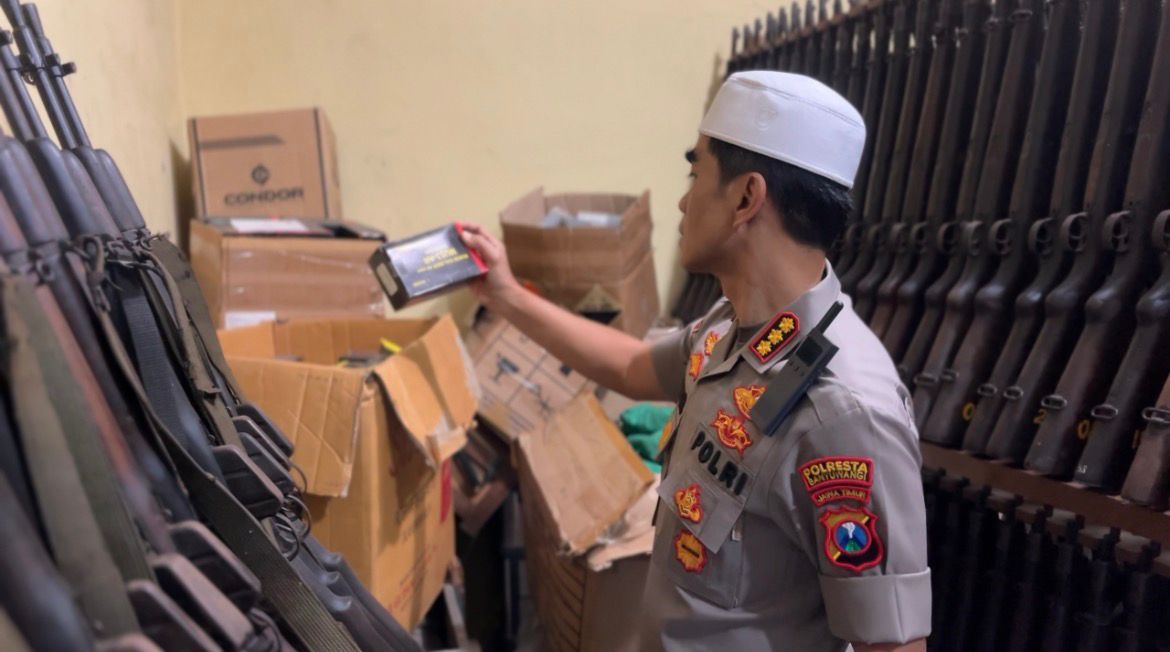 Pastikan Keamanan dan Kesiapsiagaan, Kapolresta Banyuwangi Cek Rutan, Senpi, dan Peralatan Dinas