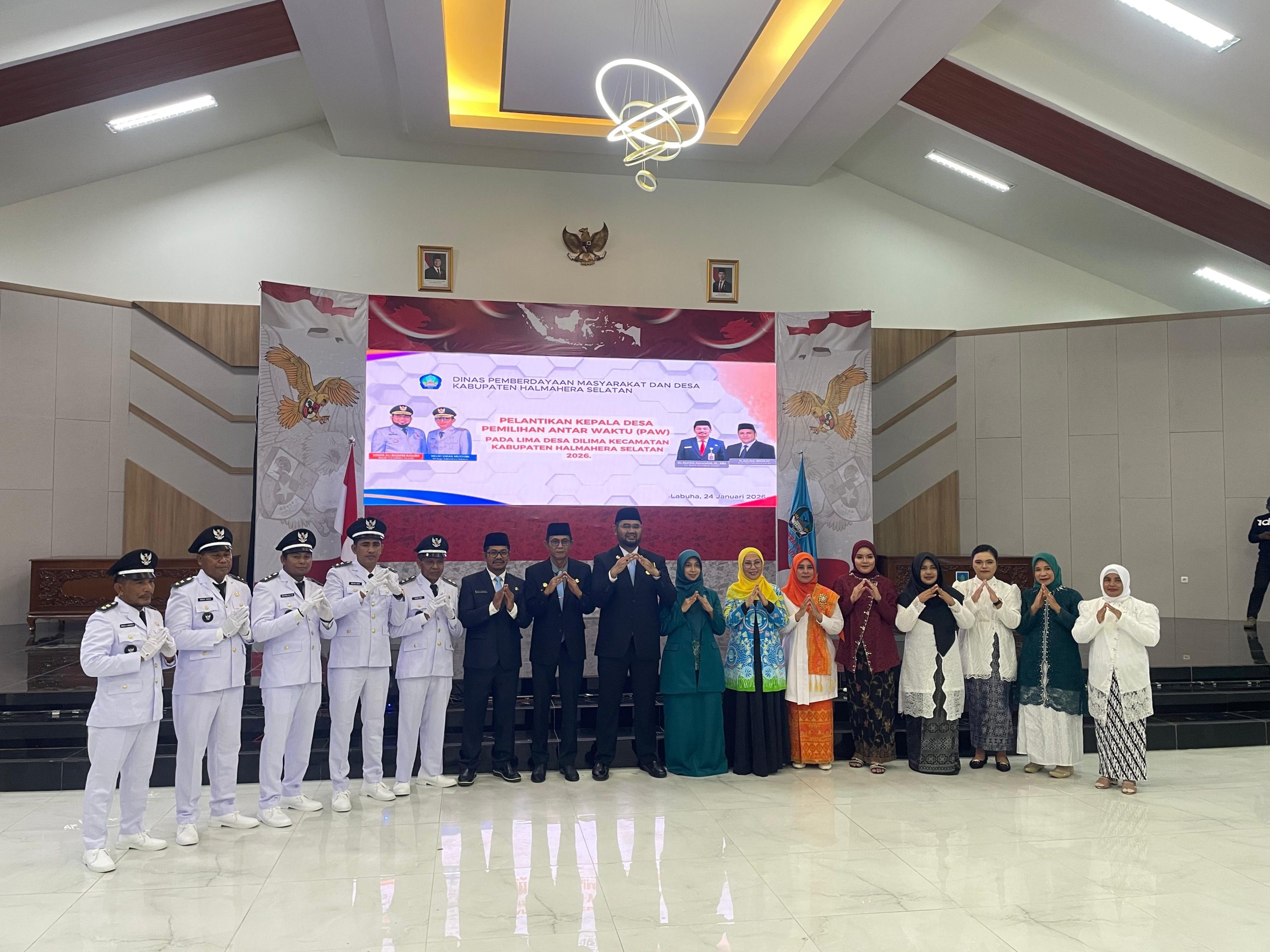 Bupati bassam Kasuba resmi melantik Dr. Abdillah Kamarullah sebagai Penjabat (Pj) Sekretaris Daerah kabupaten Halmahera Selatan