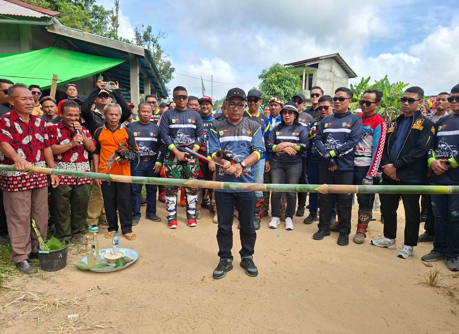 Ratusan Peserta Trail Jelajah Hutan Parindu, Polres Sanggau Pastikan Keamanan Kegiatan