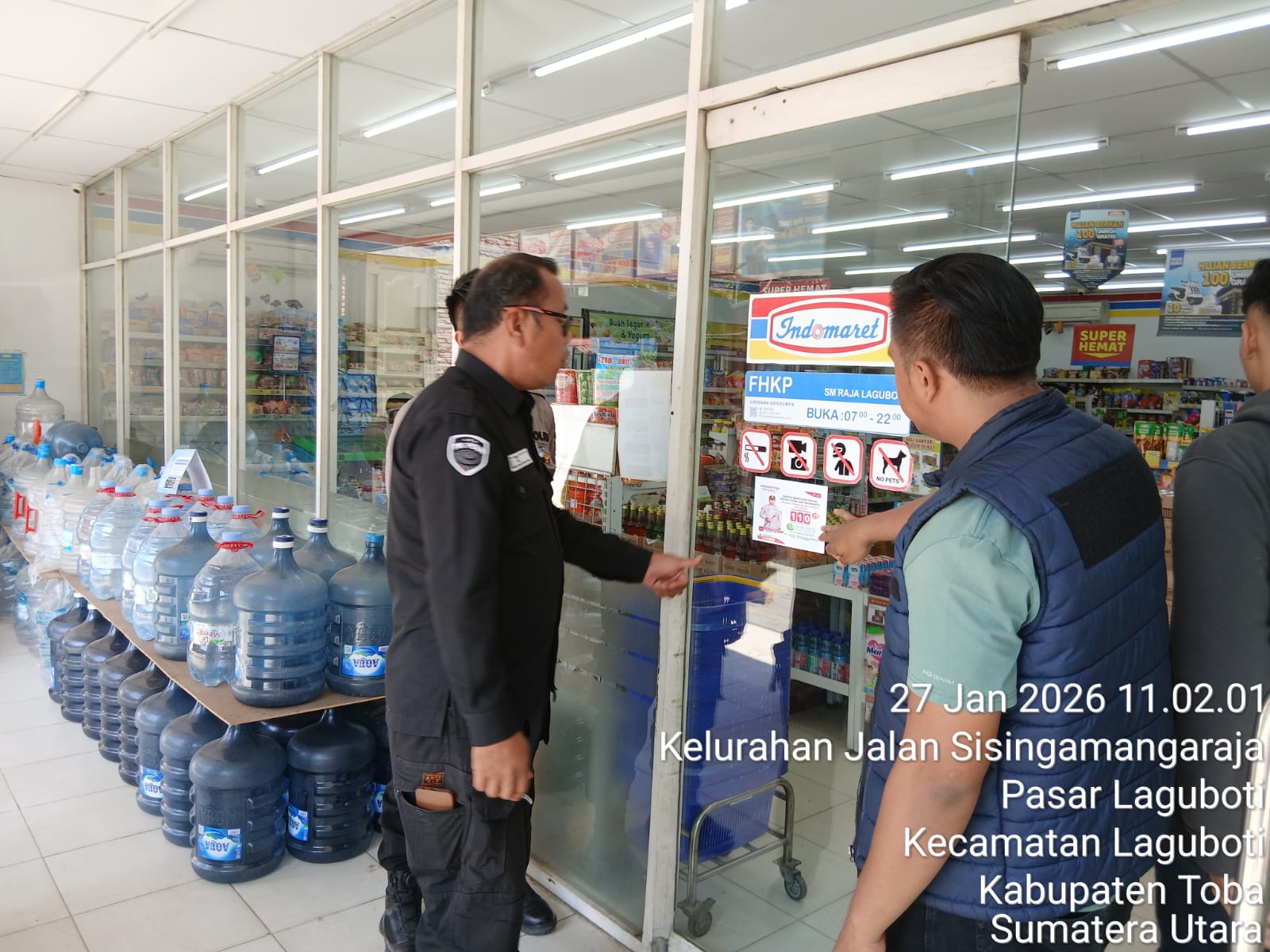Polres Toba Berkoordinasi Terkait Akses CCTV dan Tempel Stiker Call Center 110 di Minimarket Guna Antisipasi Gukamtibmas