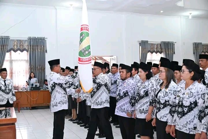 Bupati Humbang Hasundutan Hadiri Pelantikan Pengurus PGRI Kabupaten Periode 2025–2030