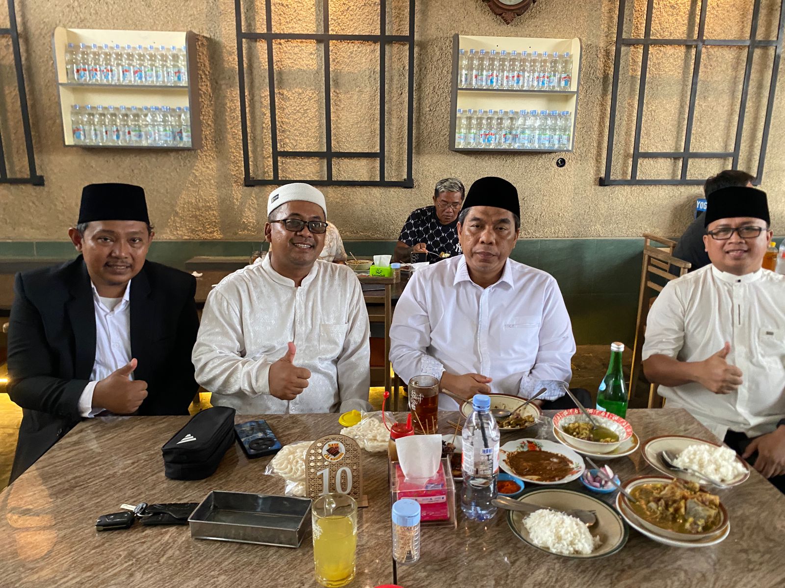Pertemuan 30 Menit yang Sarat Makna: PCNU Banyuwangi Kubu Sultan Bertemu KH Zulfa Mustofa