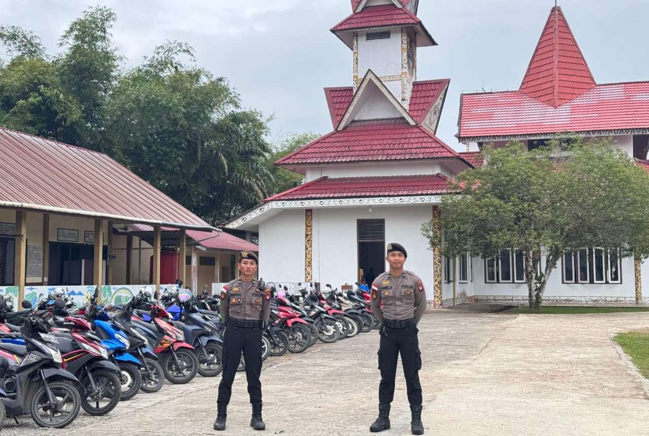 Jaga Toleransi, Polsek Entikong Amankan Ibadah Minggu Jemaat Kristiani