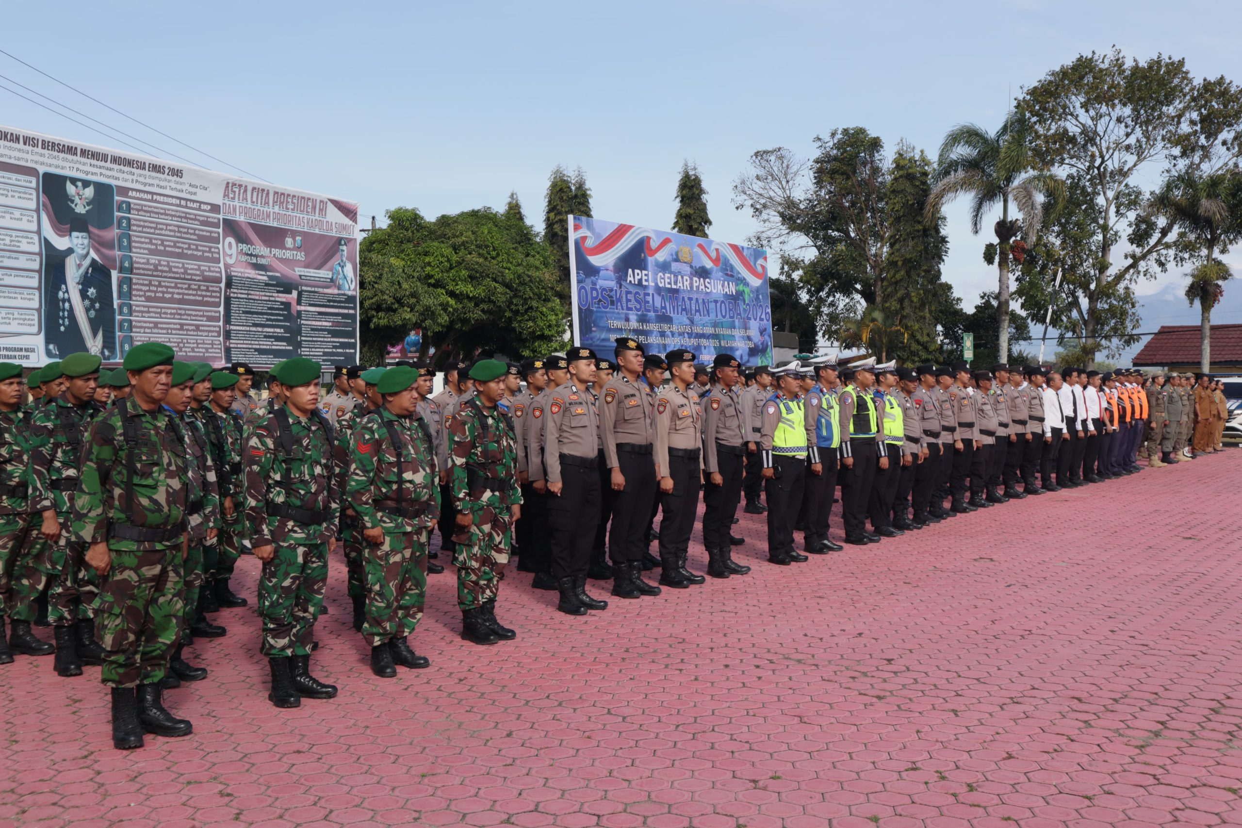 Wakapolres dan Wakil Bupati Toba Pimpin Apel Gelar Pasukan Operasi Keselamatan Toba 2026