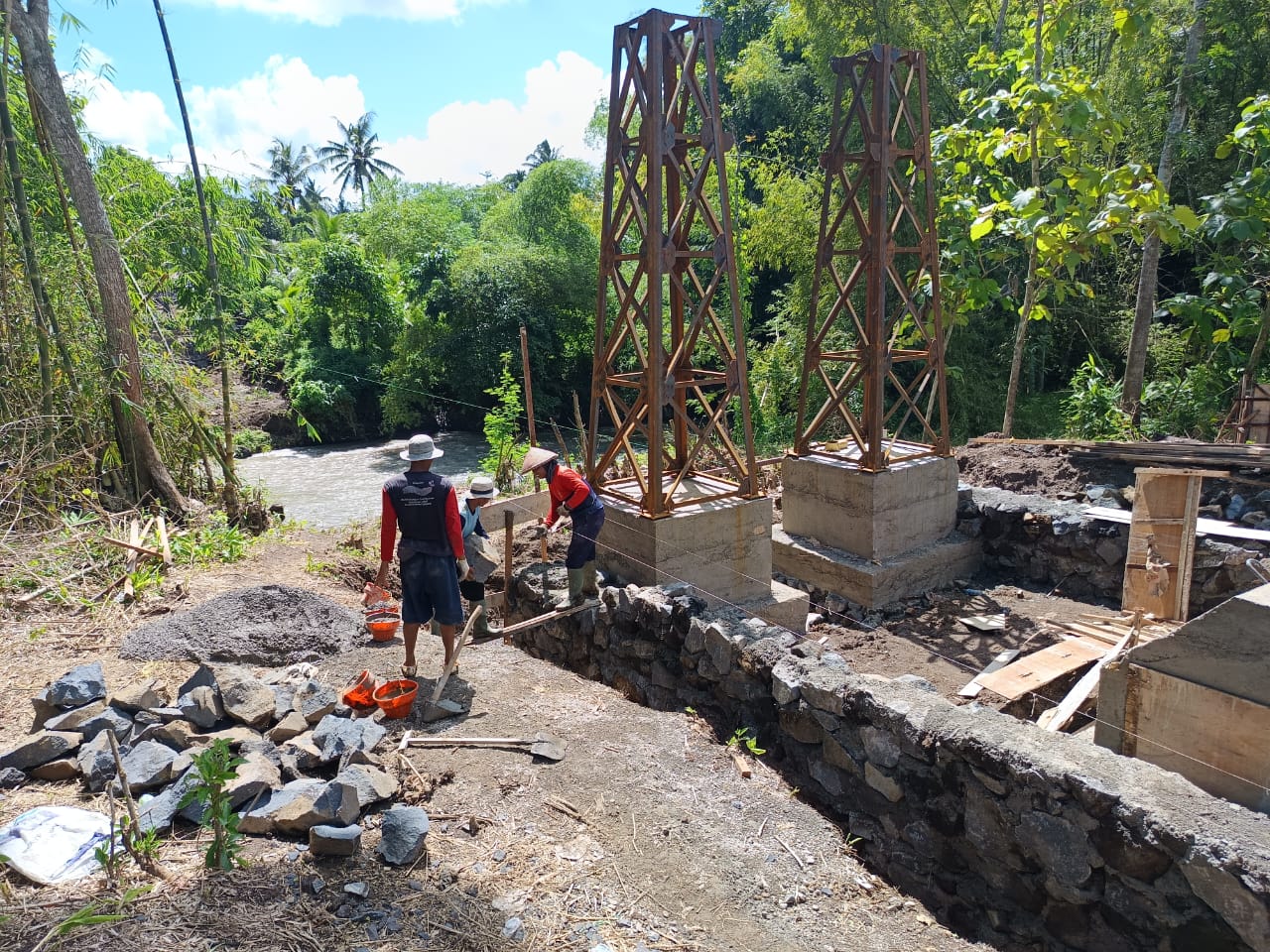 Kodim 0825/Banyuwangi Bangun Jembatan Perintis Garuda di Seneporejo