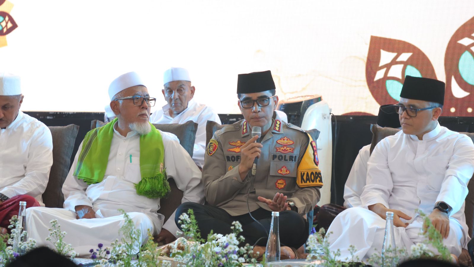 Kapolresta KBP Dr. Rofiq Ripto Himawan, S.I.K., S.H., M.H. Hadiri Haul Masyayikh Ponpes Mabadiul Ihsan ke-14